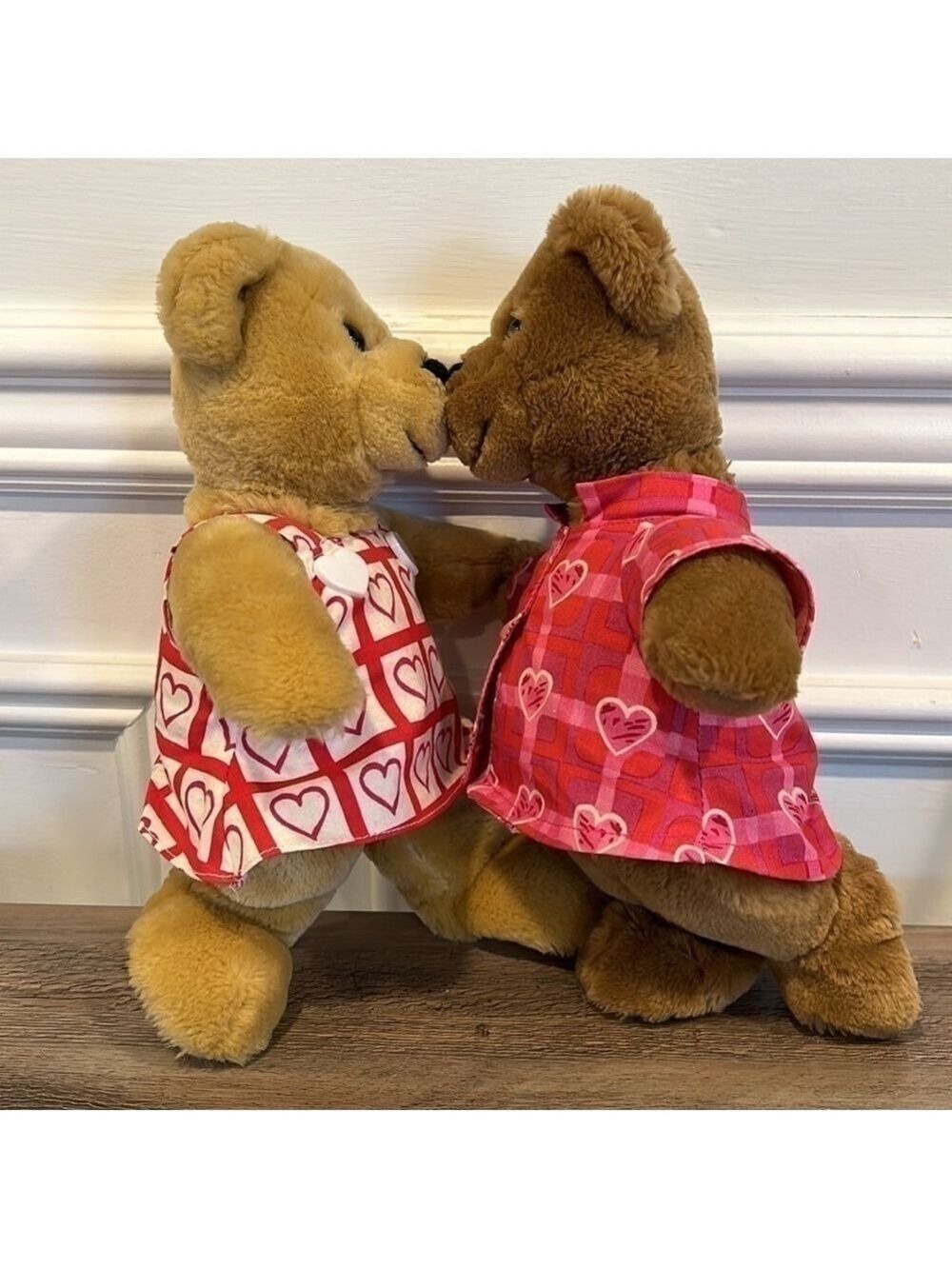 Hallmark Plush Kiss Kiss Bears Limited Edition Musical “All You Need Is Love”